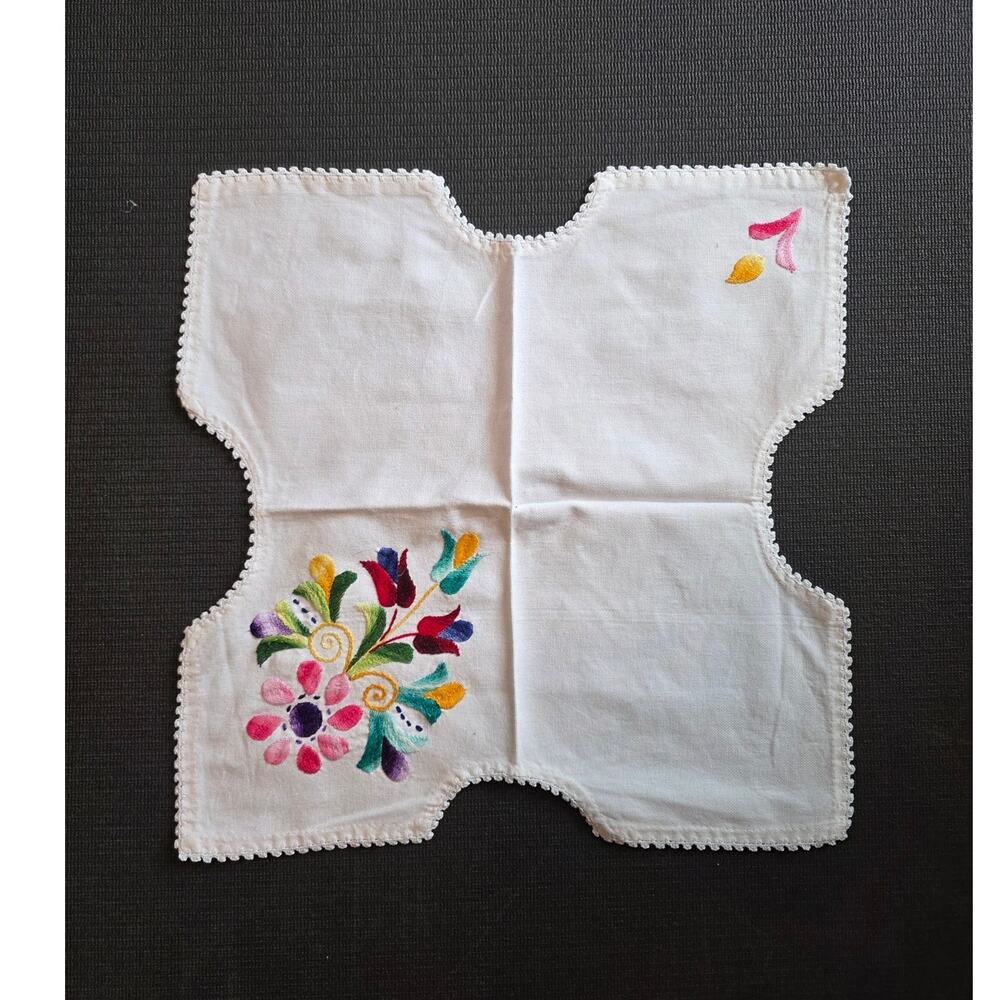 VTG Multicolored Embroidered Floral White Doily Breadbasket Liner Grannycore